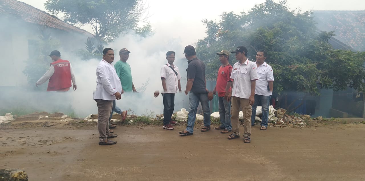 Cegah Penyebaran DBD Ormas JAB Gandeng UPTD Puskesmas Karang Anyar Lakukan Foging