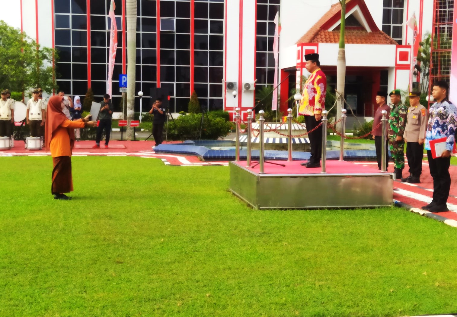 Tingkatkan Kualitas Pendidikan; Ucap Danramil Tenggarong Saat Hadiri Upacara Peringatan Hardiknas