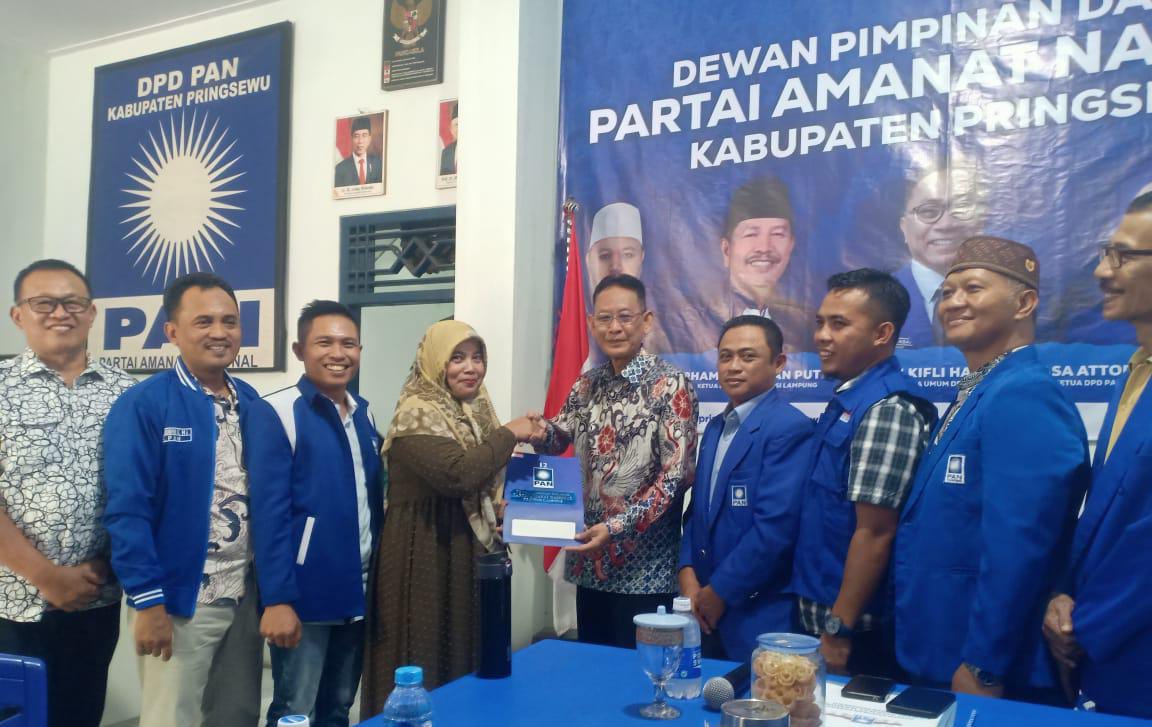 Eks Pj. Bupati Pringsewu, Ambil Berkas Penjaringan Cakada di PAN dan PDIP