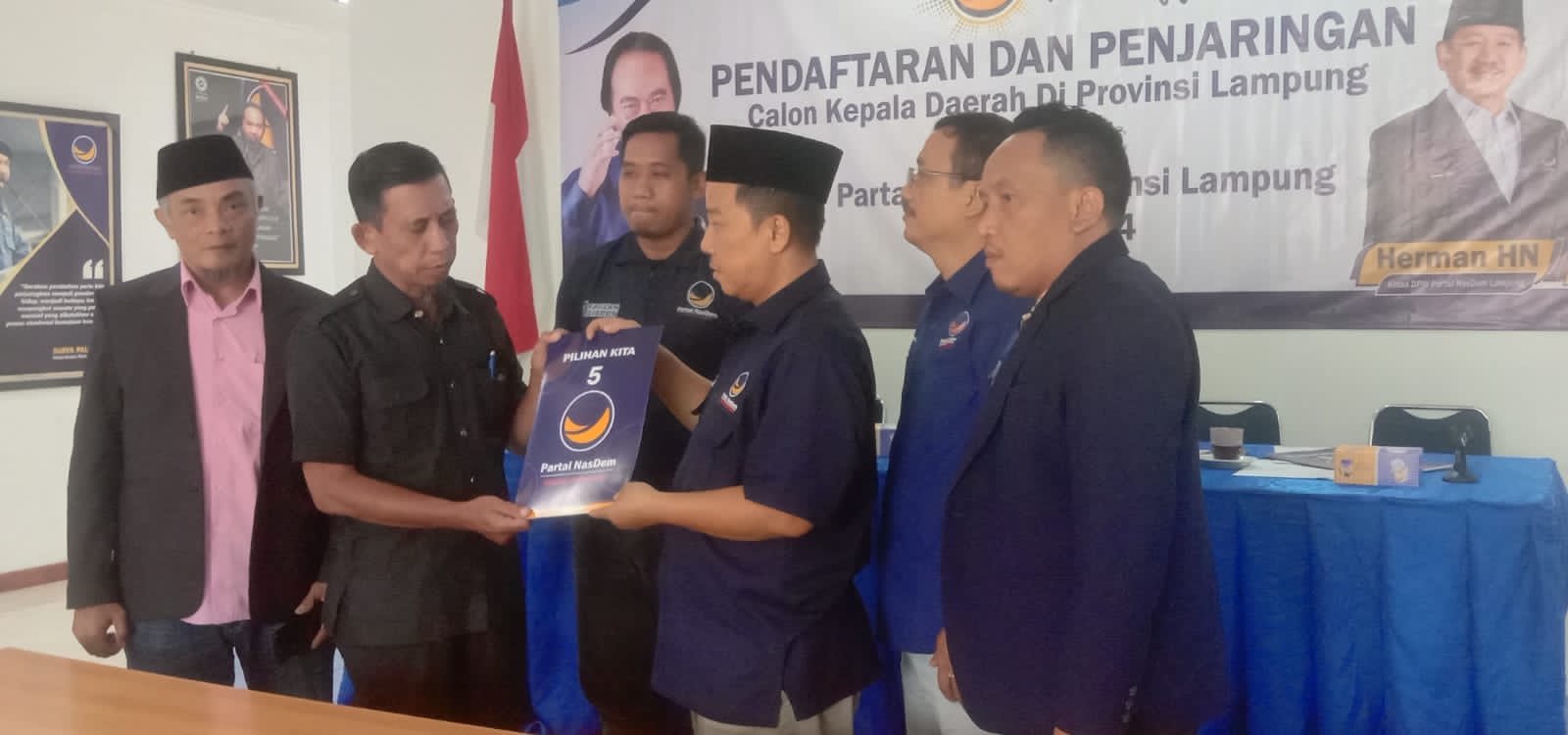 Bambang Handoko Ambil Formulir Cagub di Partai Nasdem