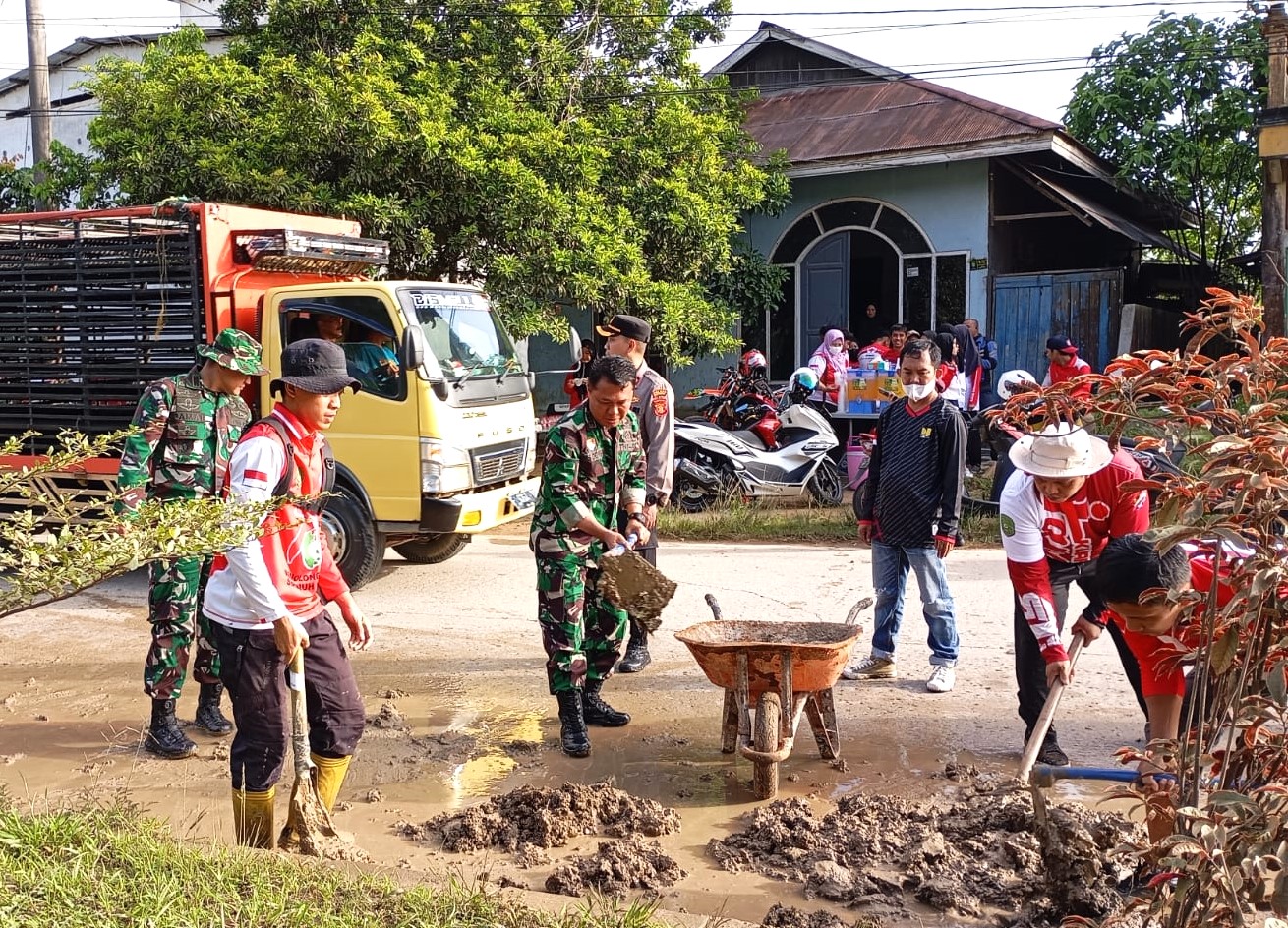 Peringati BBGRM ke 21, Forkopimda Bersama Warga Lakukan Pembersihan