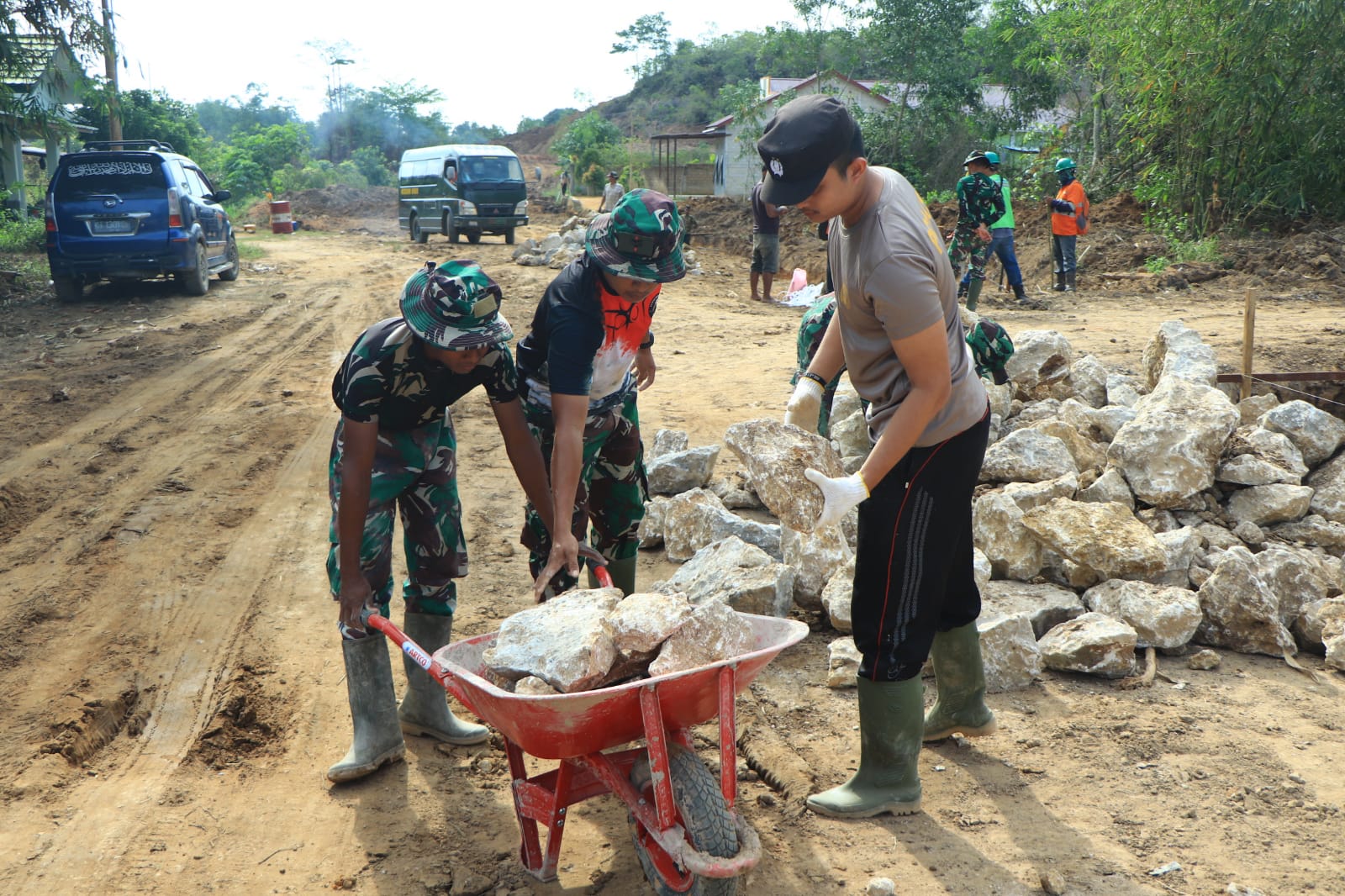 Atasi Kesulitan Rakyat, TNI Bangun Sumur Bor Di Lokasi TMMD Ke- 120 Kodim 0908/Bontang