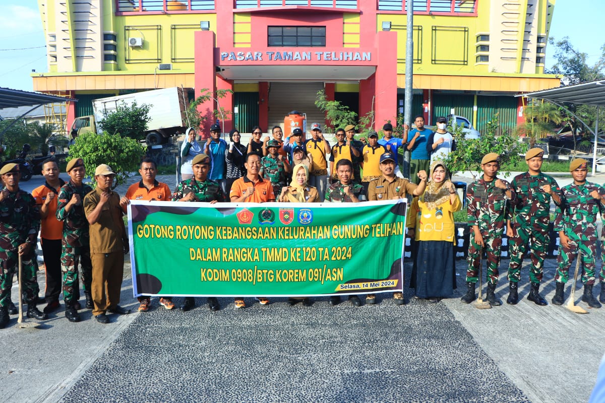 Ciptakan Lingkungan Yang Asri dan Sehat, Satgas TMMD Ke – 120 Kodim 0908/Bontang Bersama Warga Bersihkan Pasar