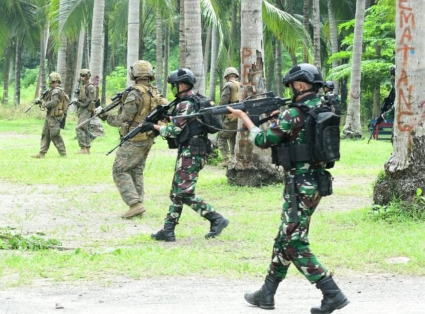 Marinir Gabungan Indonesia Dan Amerika Berhasil Pertahankan Pantai Ketapang Dalam Operasi Hantai