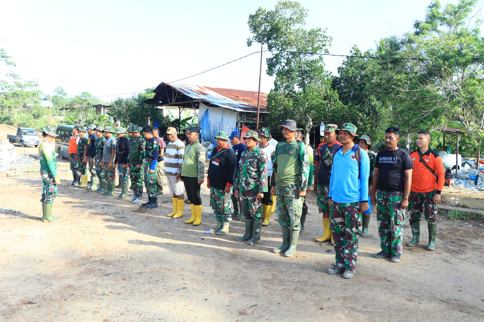 Komandan SSK TMMD Ke- 120 Kodim 0908/Bontang Pimpin Apel Pagi Awal Bekerja