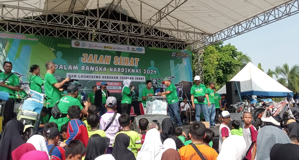 Puncak Hardiknas Blora Dengan Menggelar Jalan Sehat Bertabur Hadiah