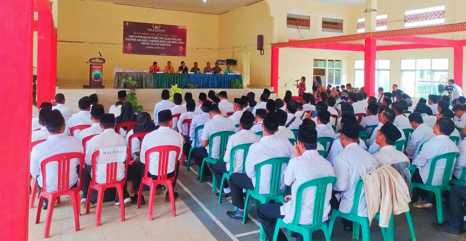 Ketua KPUD Lamsel Lantik 162 PPS
