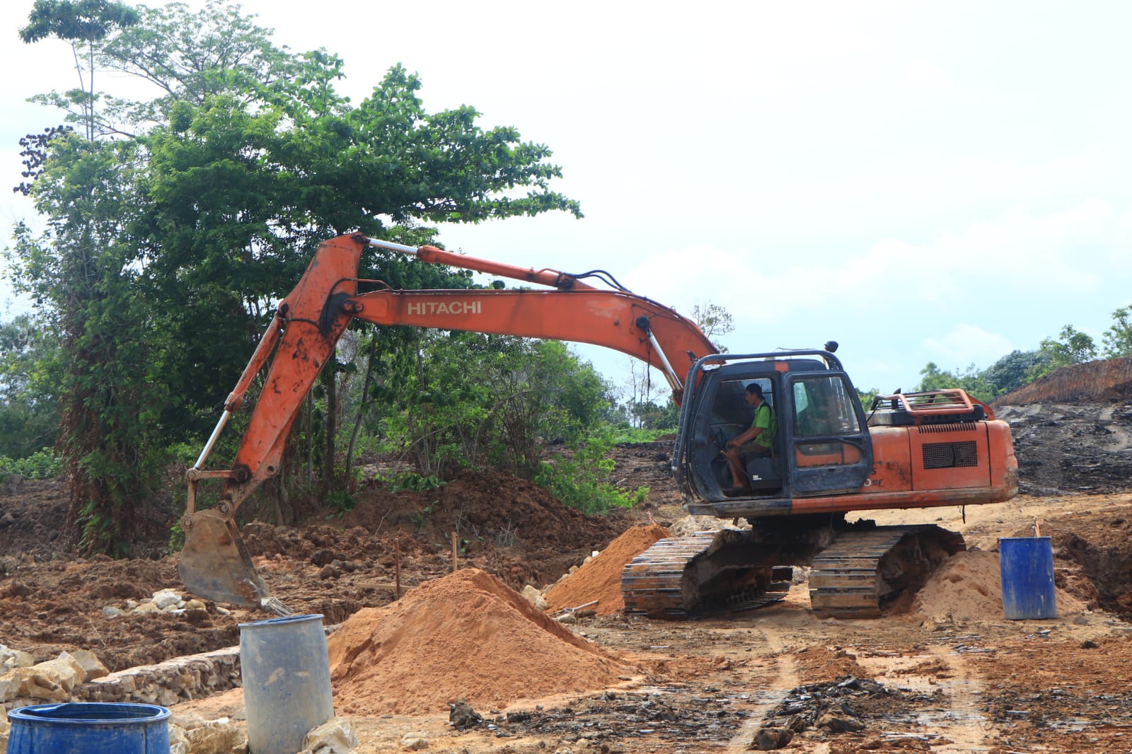Alat Berat Terus Bekerja, Satgas TMMD ke- 120 Kodim 0908/Bontang Optimis Pengerjaan Sasaran fisik Selesai Tepat Waktu
