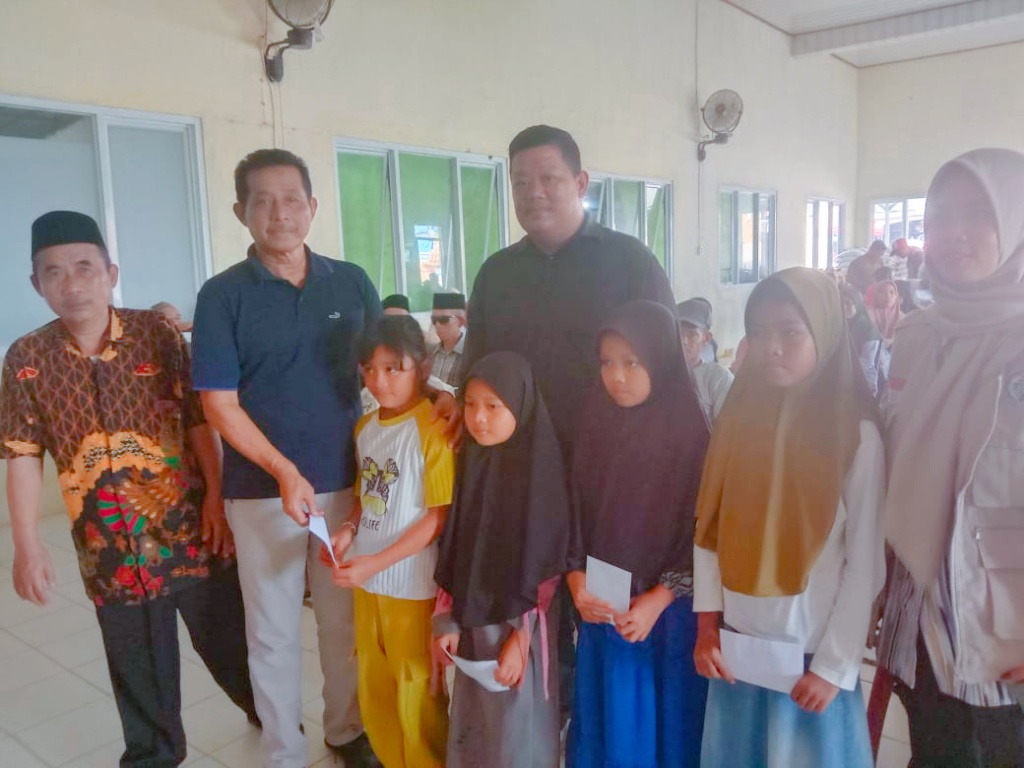 Pemdes Jatimulyo Salurkan Santunan Anak Yatim,Guru Ngaji dan Marbot