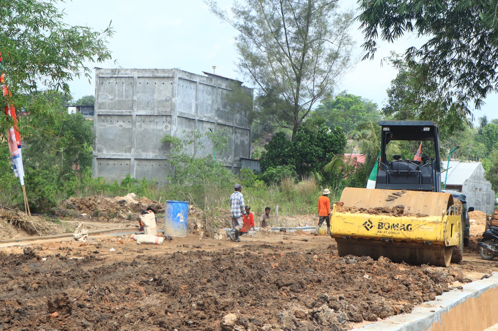 Satgas TMMD Ke- 120 Kodim 0908/Bontang Datangkan Alat Berat Vibro Roller