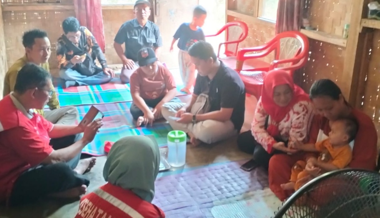 Dinkes Lamsel Kunjungi Balita Penderita Lumpuh Otak di Merbau Mataram