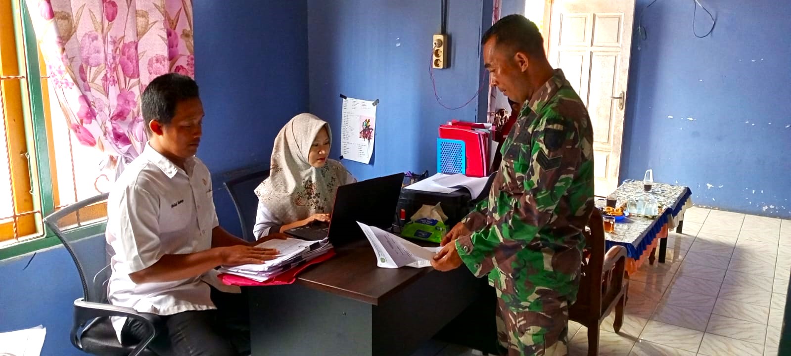 Jaga Sinergi, Babinsa Koba Lakukan Komsos Bersama Pemerintahan Desa