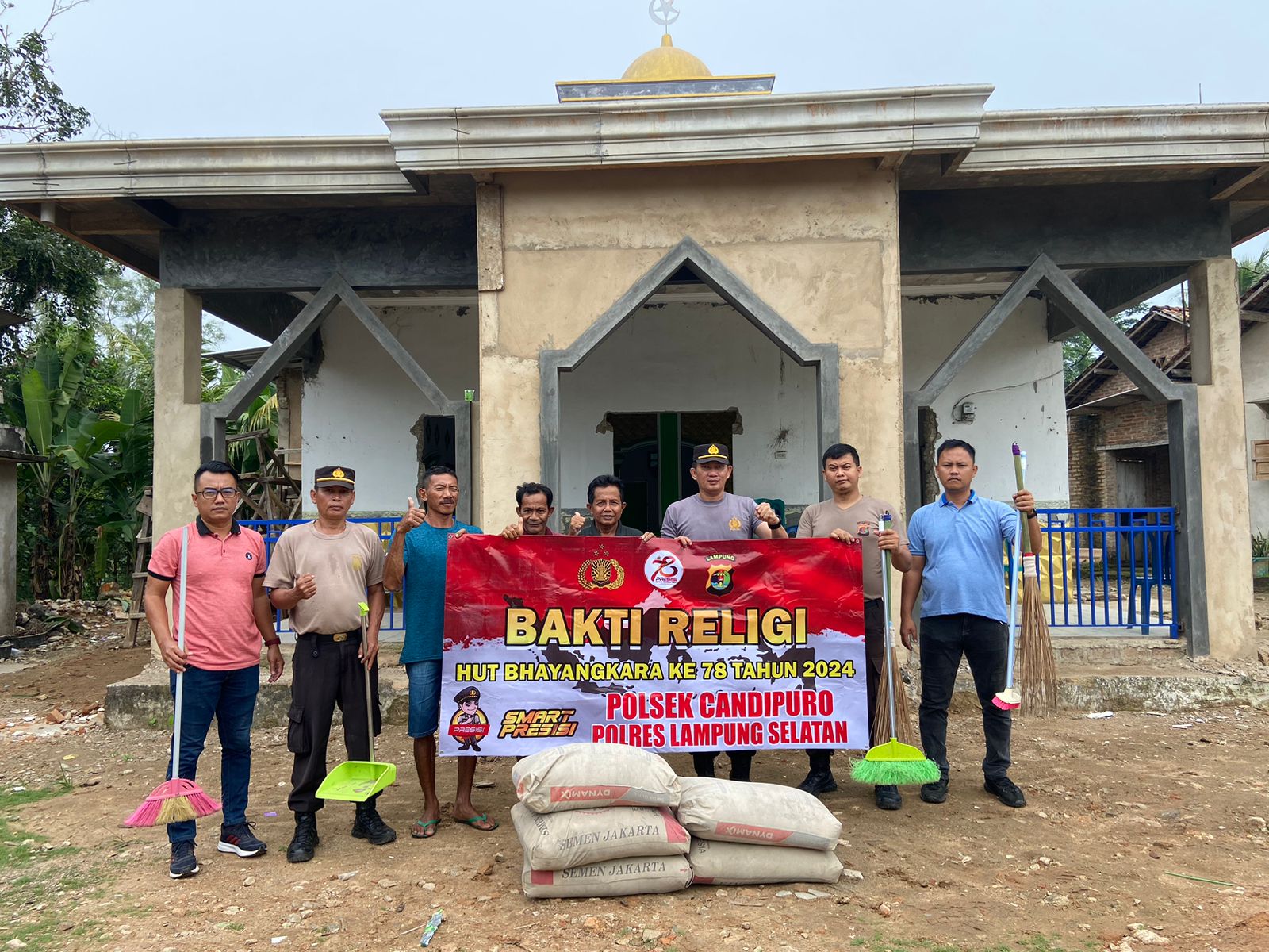 Sambut HUT Bhayangkara Polsek Candipuro Gelar Baksos