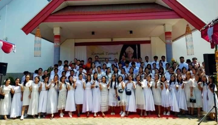 Uskup Agung Koajutor KAMS, Beri Sakramen Krisma 219 Umat Paroki Siti Mqryam Saluampak