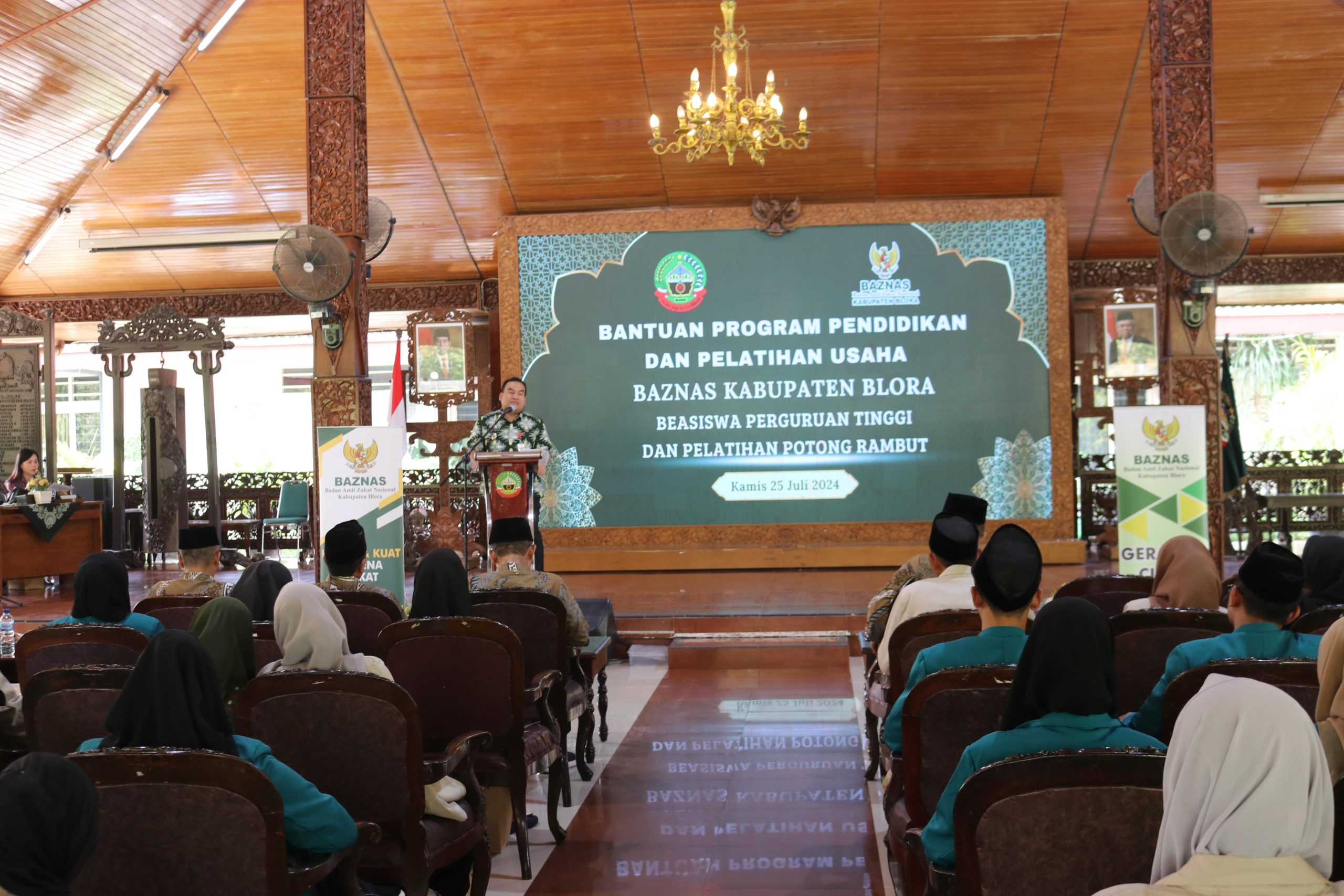 Baznas Gelontorkan Ratusan Juta Untuk Beasiswa ke Sejumlah Mahasiswa di Blora 