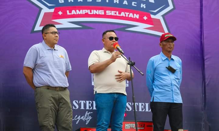 Bupati Nanang Ermanto Buka Bupati Cup Grasstrack Motocross 2024
