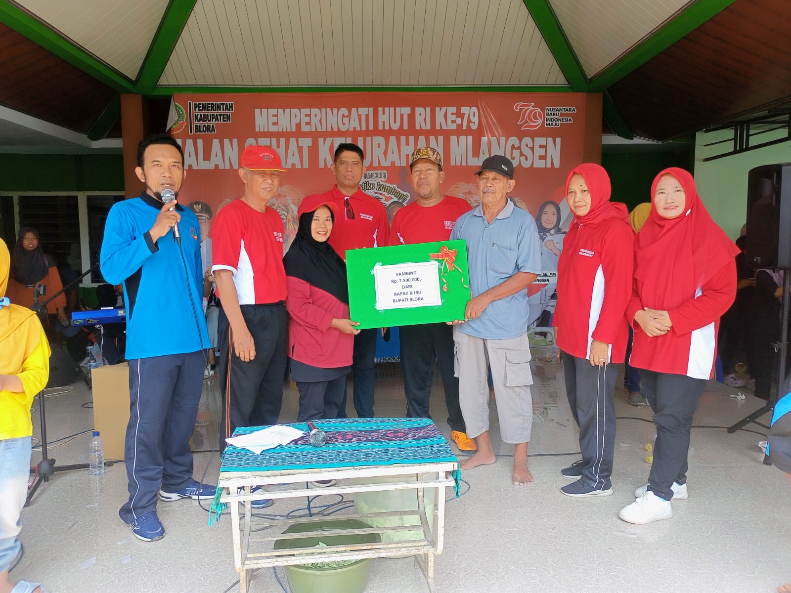 Semarakkan HUT RI ke-79 Kelurahan Mlangsan Menggelar Jalan Sehat Bertabur Door Prize 