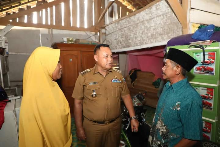Tekan Angka Kemiskinan Ekstrim Bupati Nanang Terus Realisasikan Program Bedah Rumah