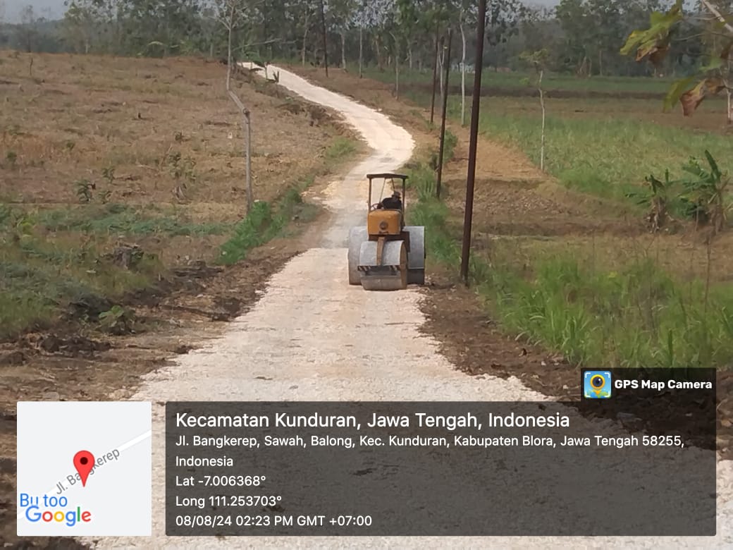 Respon Cepat, Bupati Blora Bantu Perbaikan Jalan Rusak di Desa Balong-Ngawenombo