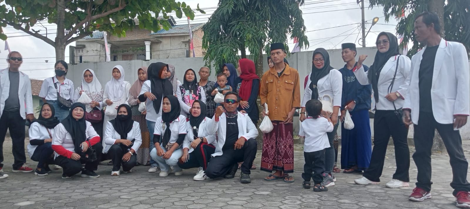 Di Hari Jadinya Ormas JAB Salurkan Bahan Pangan Berupa Ayam Kepada 300 Warga