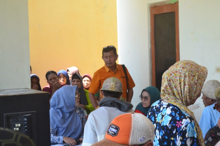 Pembagian Beras Bantuan Pangan dari Cadangan Pangan Pemerintah (CPP) Tahap 3 di Desa Sidomulyo