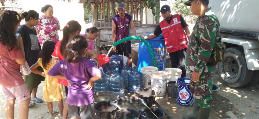 PMI Blora Salurkan Bantuan Air Bersih kepada Warga Desa Krocok yang Terdampak Kekeringan