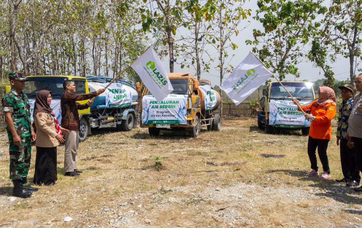LAZIS Jateng Salurkan 2 Juta Liter Air Bersih Bantu Warga Terdampak Kekeringan 