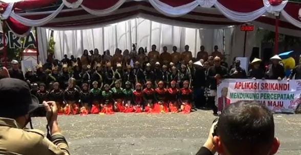 DPK Blora Mengusung Tema Srikandi dan E-Library di Pawai Pembangunan Blora 