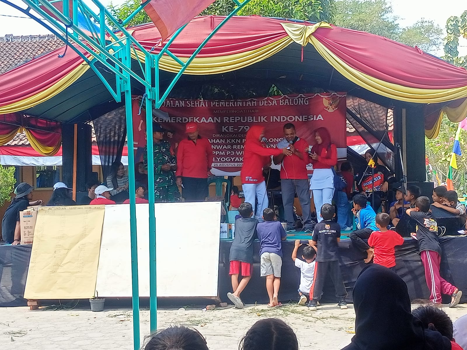 HUT Kemerdekaan RI ke-79 Desa Balong Menggelar Jalan Sehat 