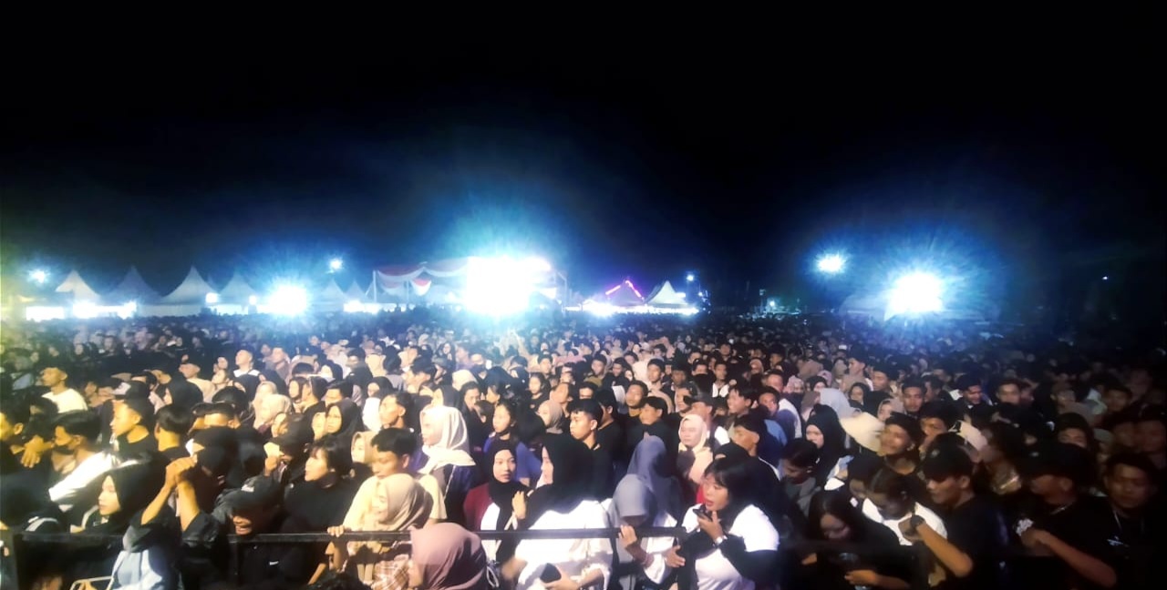 Puluhan Ribu Pengunjung Padati Malam Puncak Lamsel Expo 2024