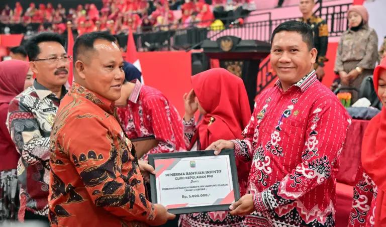 4.995 Guru Honorer Se-Lamsel Terima Bantuan Insentif Tahap II Ta-2024