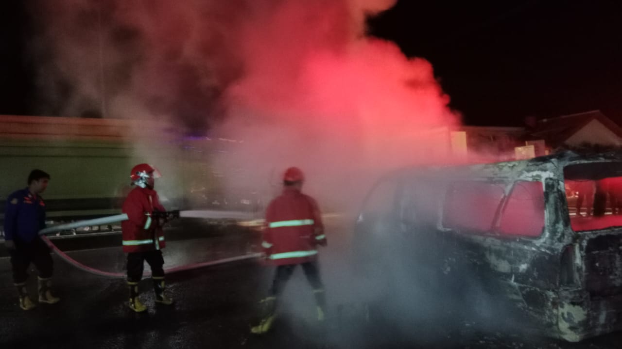 Satu Unit Kendaraan Terbakar Didepan SMA Kebangsaan Lamsel
