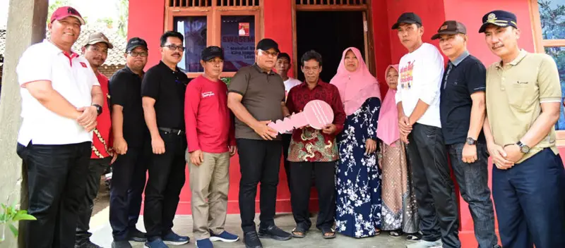 Bupati Nanang Resmikan dan Menyerahkan Satu Unit Rumah Program Bedah Rumah Kepada Pemiliknya