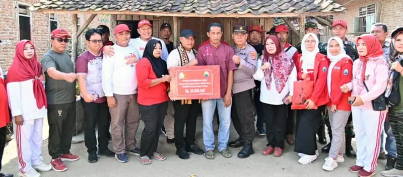 Sukiyadi Terharu Terima Bantuan Bedah Rumah dari Bupati Nanang Ermanto