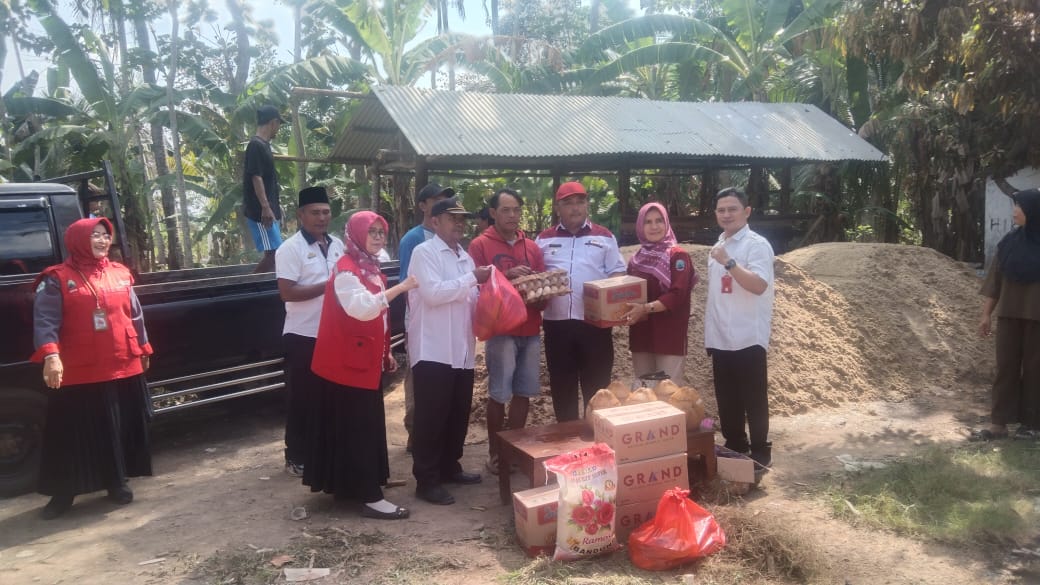 Camat dan Kades Tinjau Rumah Warga Desa Trimulyo Yang Terbakar
