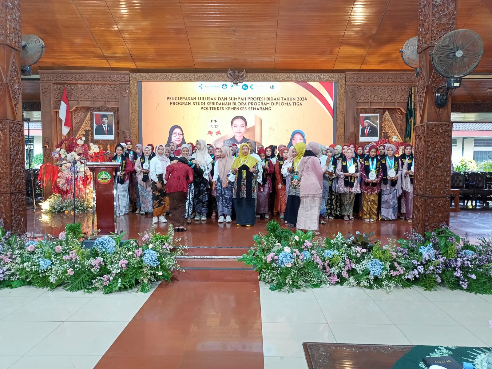 Pelepasan Lulusan dan Sumpah Profesi Bidan Tahun 2024 Poltekkes Kemenkes Semarang