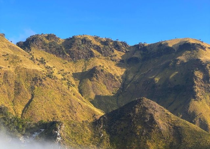 Gunung Merbabu: Pendakian dengan Pemandangan Memukau