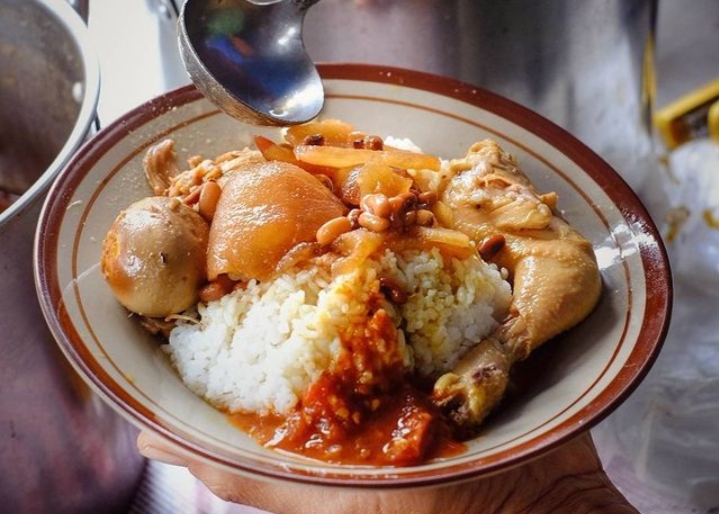 Gudeg Khas Jogja: Santapan Legendaris dari Daerah Istimewa Yogyakarta