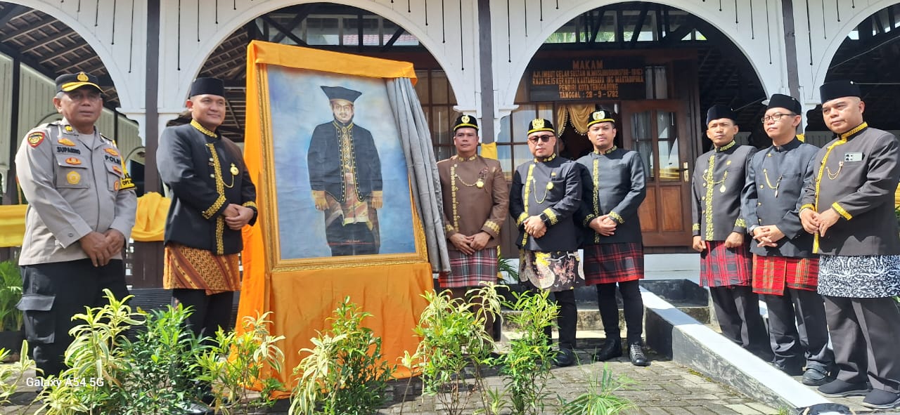 Peringati Hari Jadi Tenggarong, Dandim 0906/Kkr Bersama Forkopimda Ziarah Makam Raja-Raja