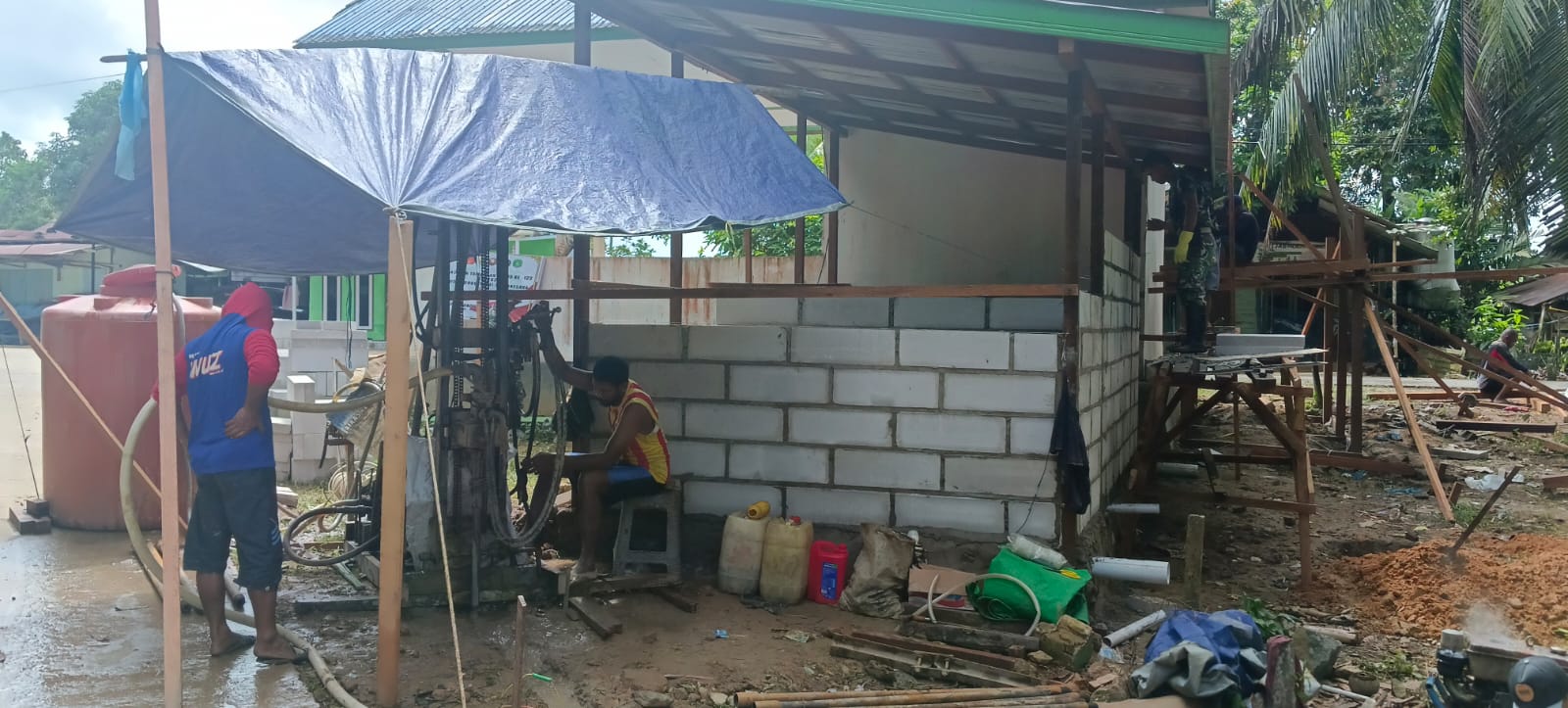 Pengerjaan MCK Dan Sumber Air Bersih Terus Dilakukan Oleh Satgas TMMD Ke 122