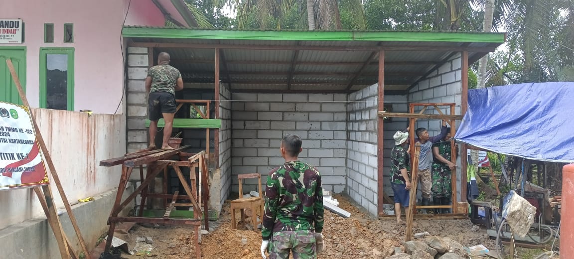 Tingkatkan Kesehatan, Satgas TMMD Kebutuhan Pembangunan MCK Untuk Warga