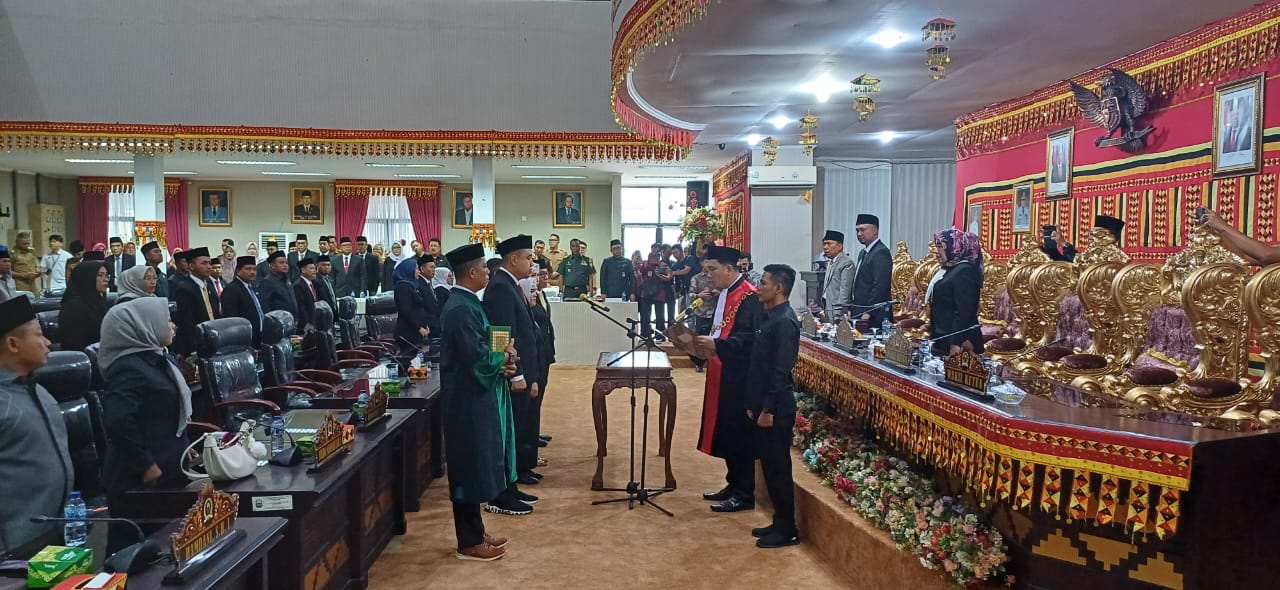Ketua DPRD Lamsel dan Tiga Wakilnya Resmi Dilantik