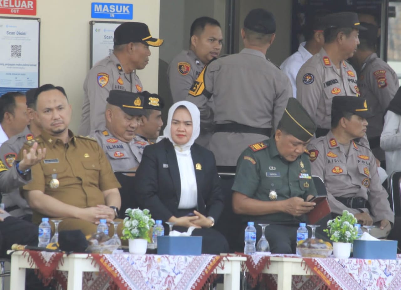 Ketua DPRD Lamsel, Erma Yusneli Hadiri Apel Gelar Pasukan di Mapolres Lamsel