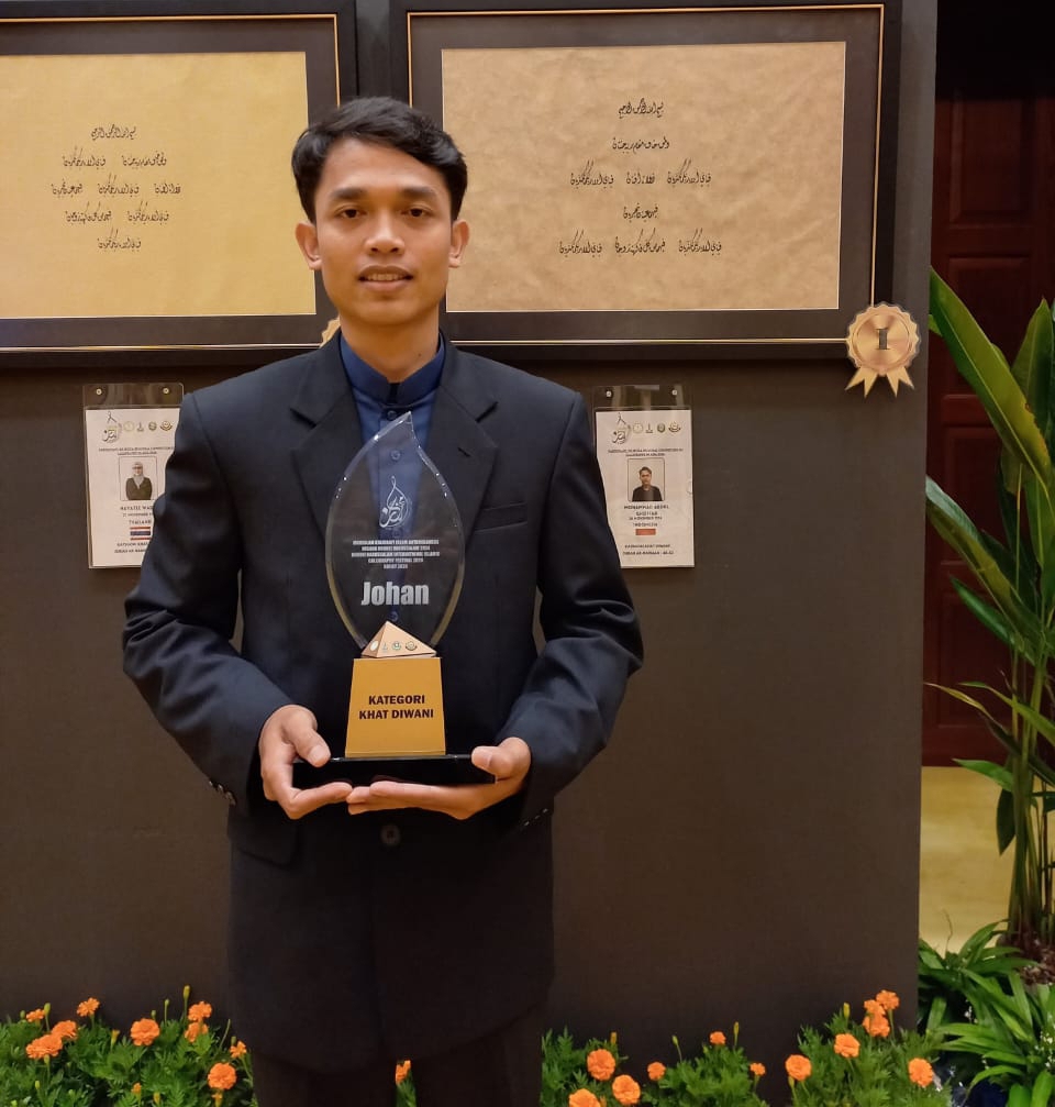 Putra Asal Ngawen Blora Menorehkan Juara 1 Kaligrafi Tingkat Asia