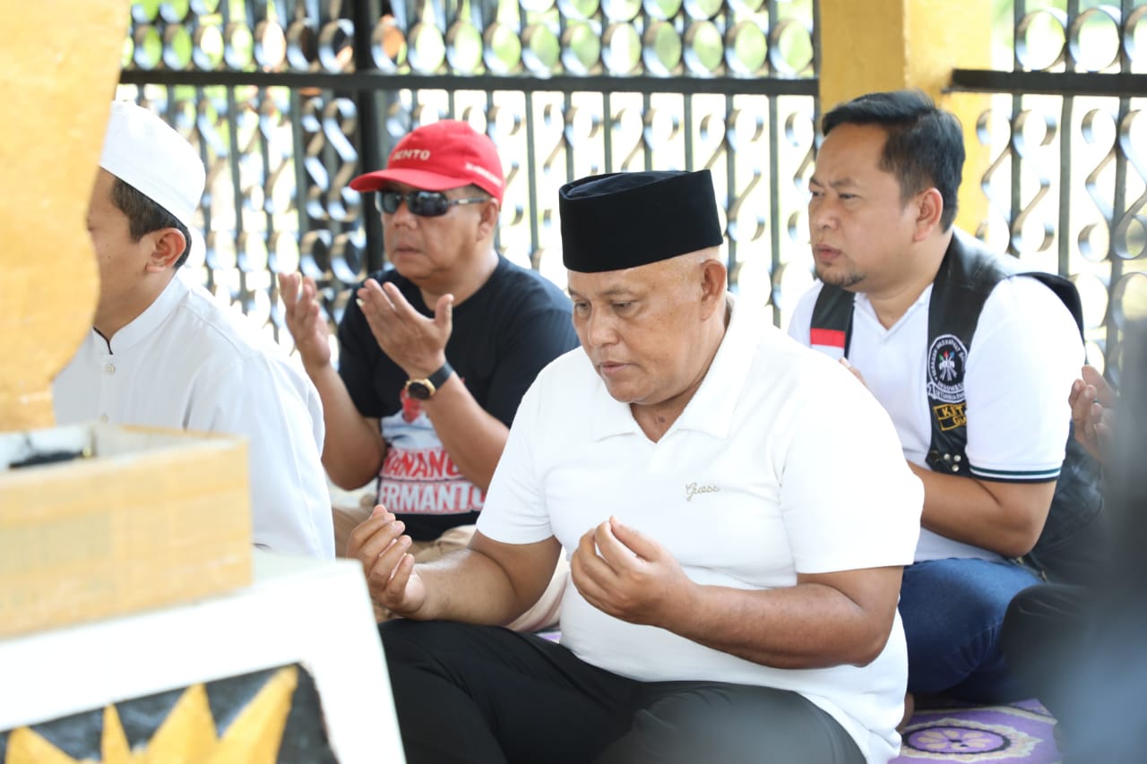 Nanang Ermanto Ziarah Ke Makam Radin Inten II