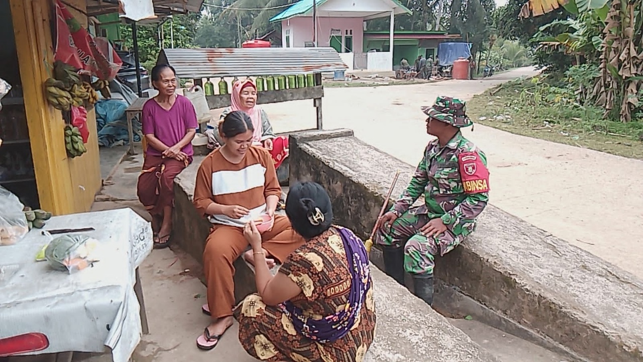 Bangun Kemanunggalan Dalam Bingkai Silaturahmi, Babinsa Komsos Dengan Warga