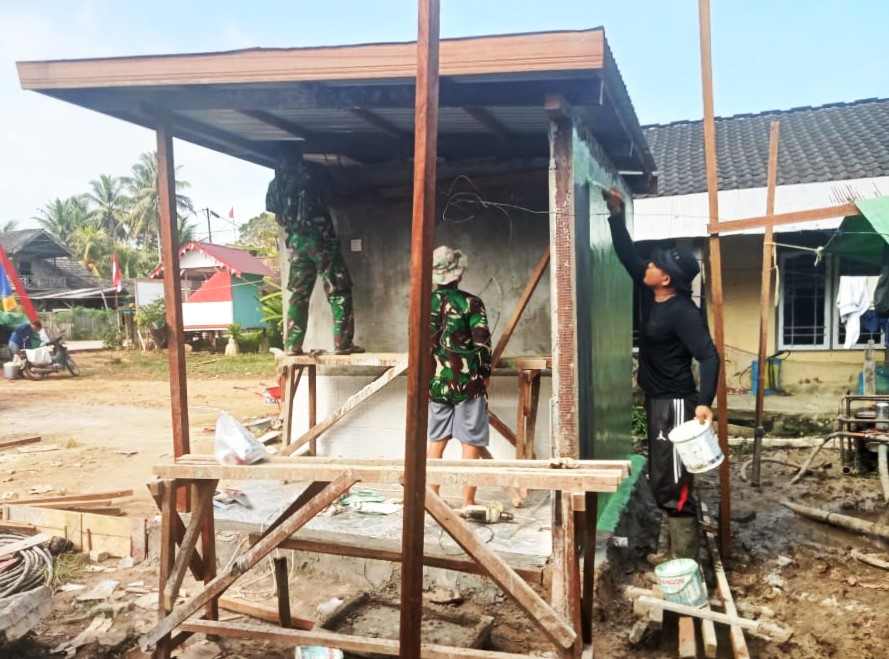 Bangun Fasilitas MCK, Satgas TMMD Kodim Kukar Jadi Pelopor Hidup Sehat