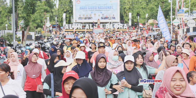 Ribuan Warga Ikuti Jalan Sehat Dalam Rangka HKN Ke-60 di Blora