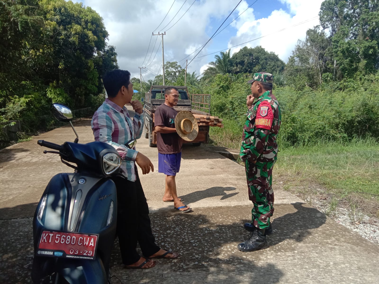 Melalui Komsos, Babinsa Kahala Jalin Kedekatan Dengan Warganya
