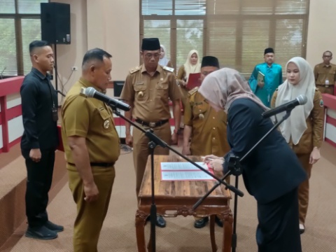 Bupati Nanang Lantik Intji Indriati Sebagai Pj Sekda
